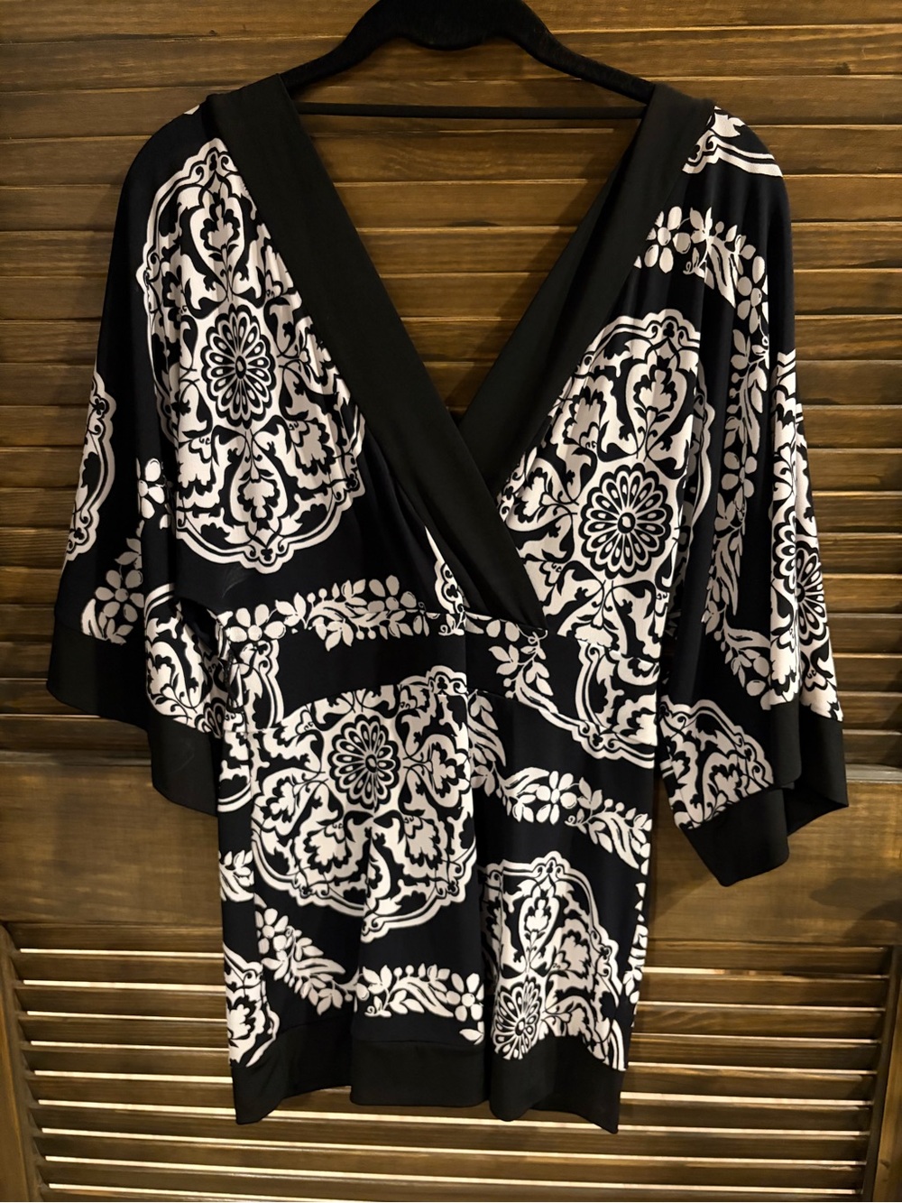 White House Black Market V-Neck Patterned Blouse